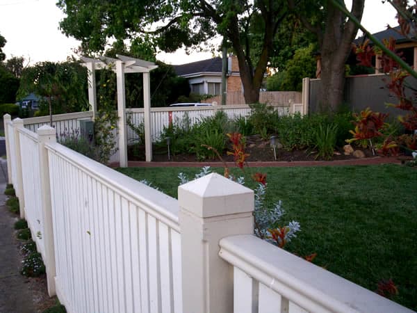 white picket fence with arbor in melbourne front garden