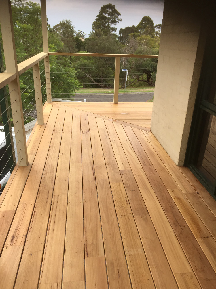 stringbark timber second floor balcony with railing in mt eliza suburb of melbourne